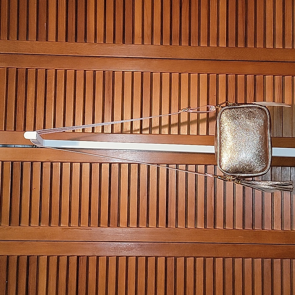 CREDENZA ITALY METALLIC GOLD CROSSBODY/ SHOULDER BAG WITH TASSLE - Picture 6 of 12